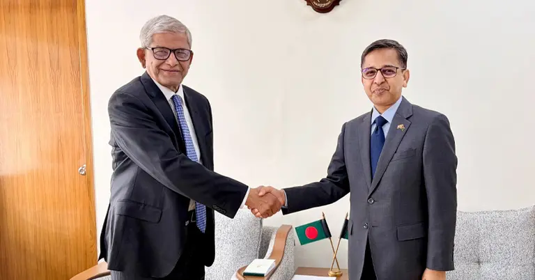 স্থানীয় সরকারমন্ত্রী মির্জা ফখরুল ও প্রণয় ভার্মা